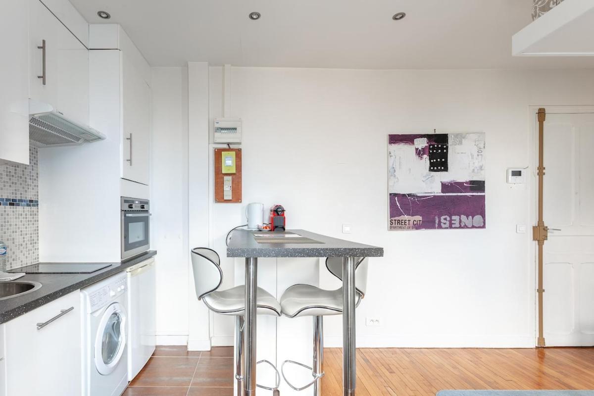 Eiffel Apartment Paris